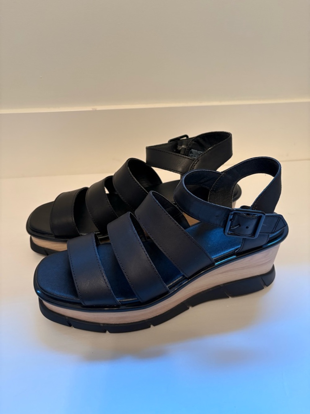 Women's size 11 Sorel Joanie III Ankle Strap Wedge Sandal Leather Platform Black